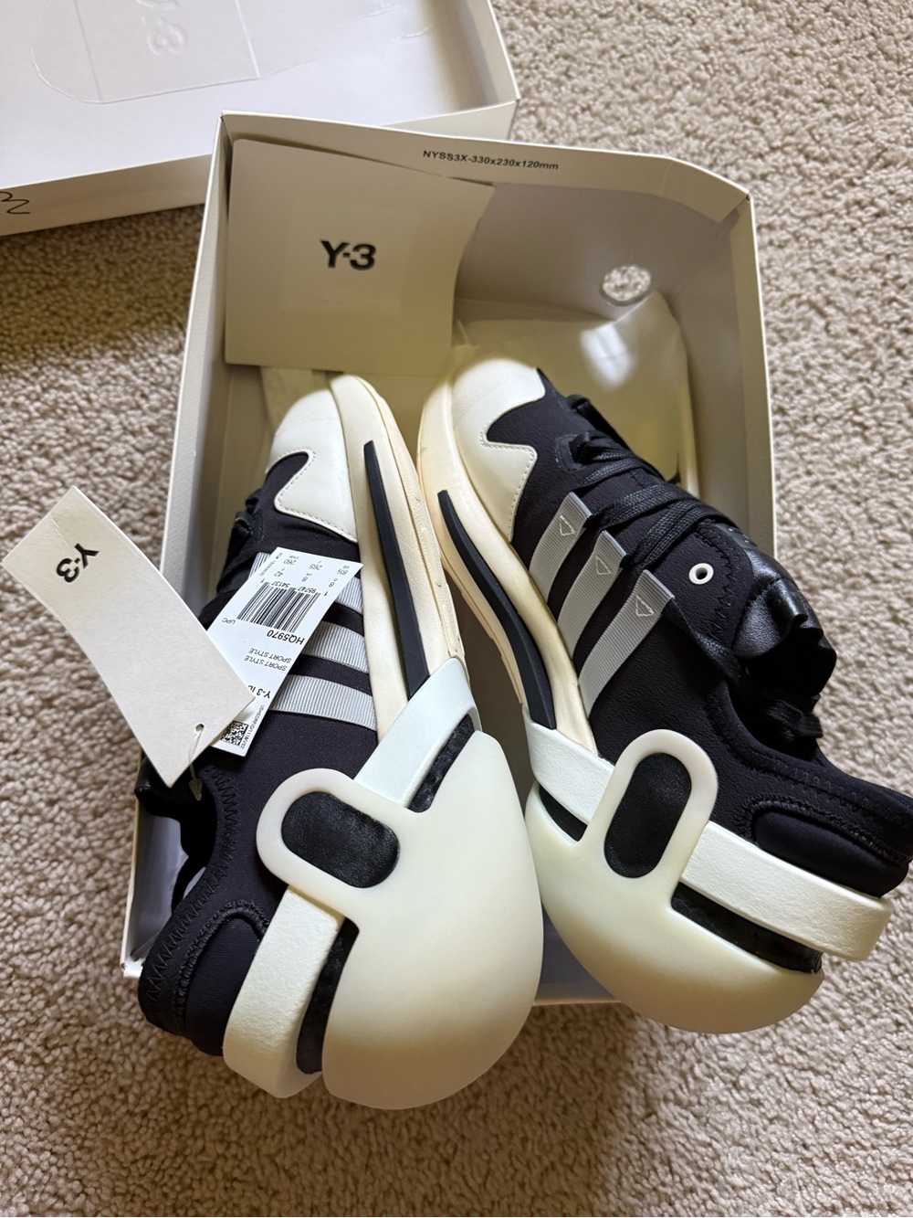 Y-3 Men’s Black & Cream Sculpted-Back Runner Sneakers
